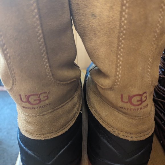 UGG SNOW & RAIN BOOTS(Suede & waterproof rubber/fur insole) - Picture 4 of 5